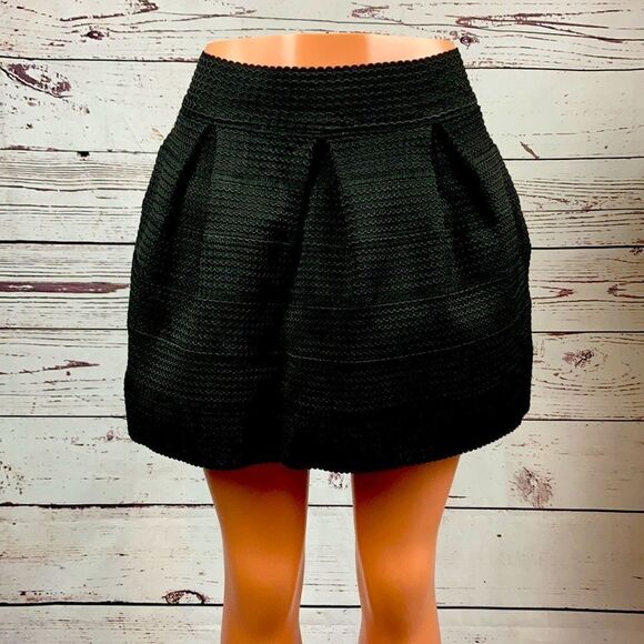 SAN-JOY Black stretchy skirt - Picture 1 of 5